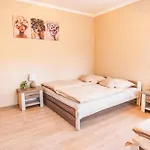 Latorliget Vendeghaz شقة Saly